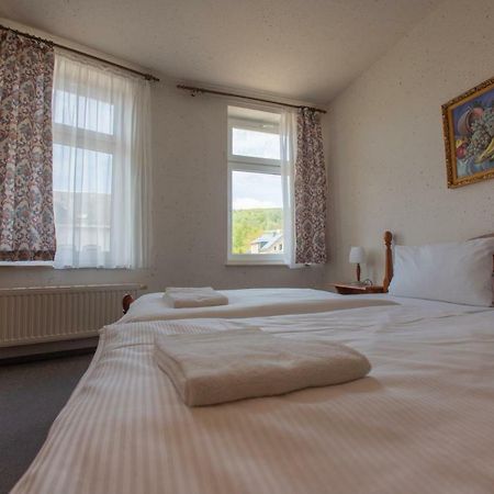 Haus Schlematal Hotel Und Restaurant Bad Schlema Buitenkant foto