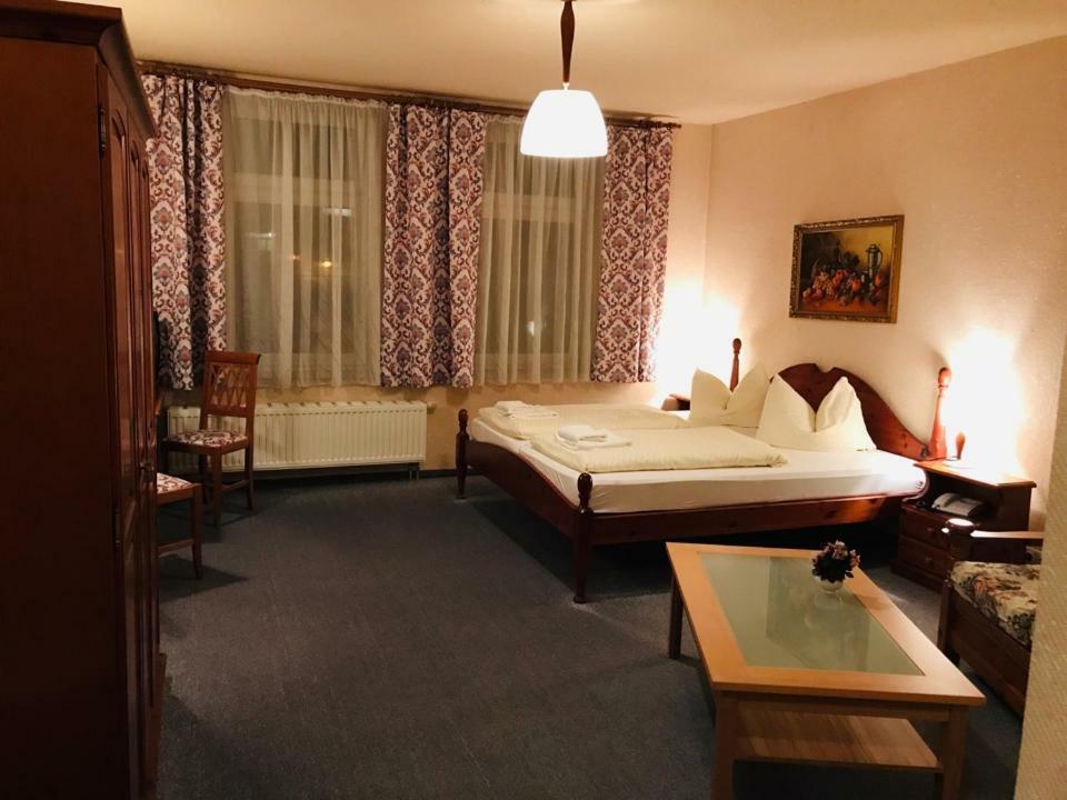 Haus Schlematal Hotel Und Restaurant Bad Schlema Buitenkant foto