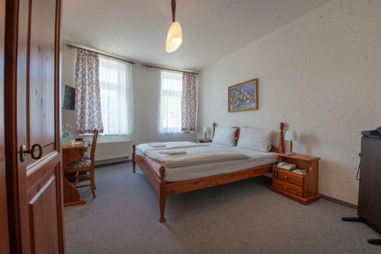 Haus Schlematal Hotel Und Restaurant Bad Schlema Buitenkant foto