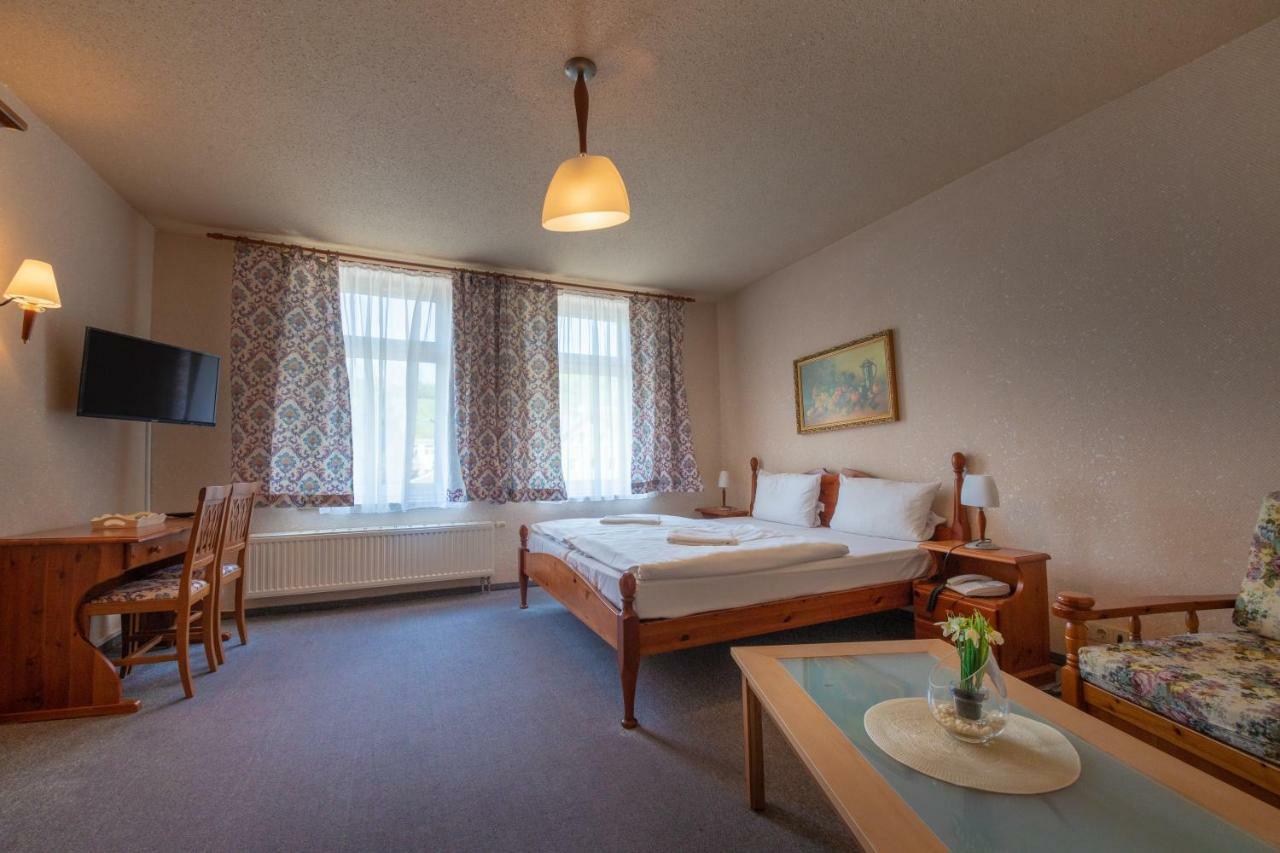 Haus Schlematal Hotel Und Restaurant Bad Schlema Buitenkant foto