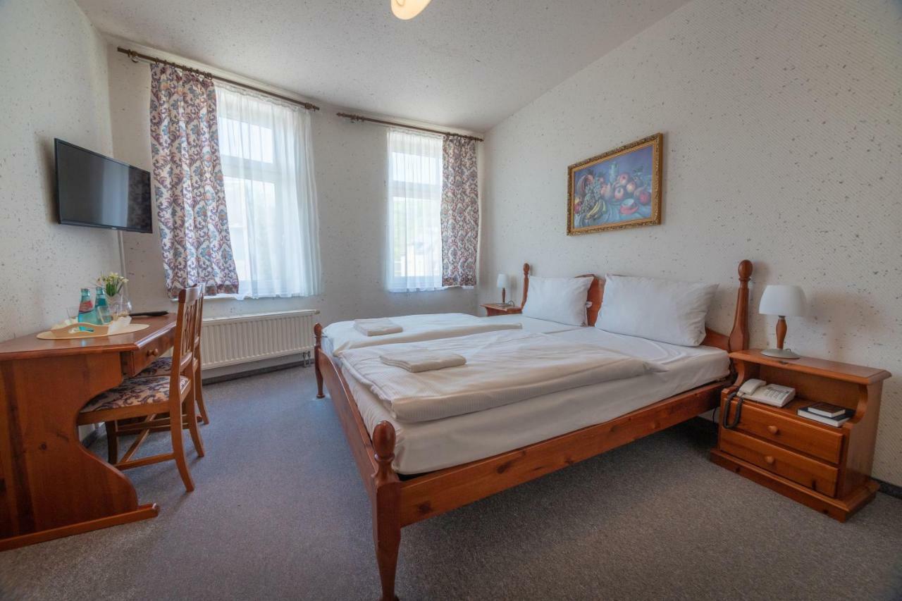 Haus Schlematal Hotel Und Restaurant Bad Schlema Buitenkant foto